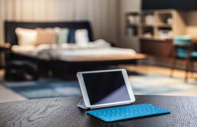 Logitech_Keys-To-Go_Teal_2-2040.0