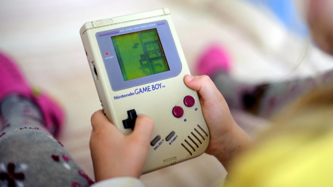 Desarrollan un Game Boy sin batería que funciona con energía solar
