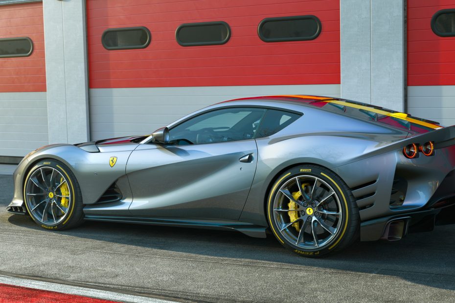 Феррари 812 competizione